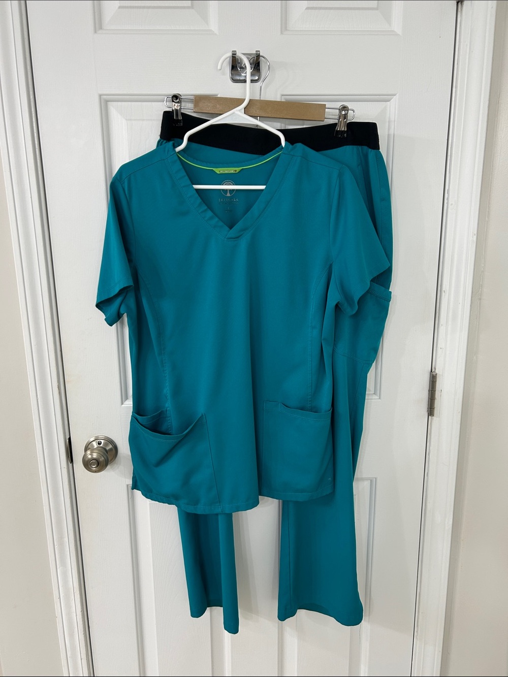 Large: Healing hands Teal Medical Scrub Set - V-Neck Top & Pants